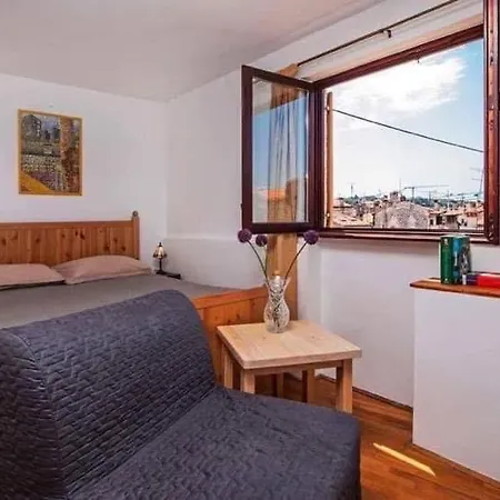 Studio With Terrace In Central Apartment *
